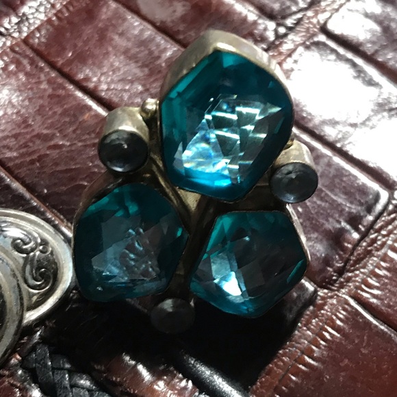 Sterling ring with blue stones - Picture 2 of 5
